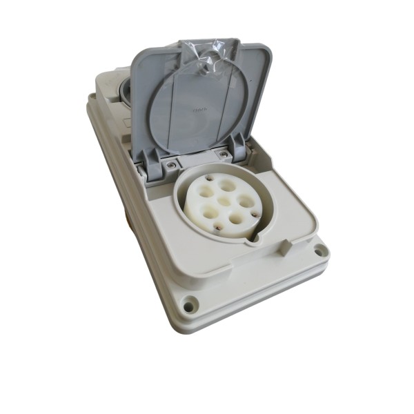 Verriegelte Steckdose IP44 ter 16a 3p+t+n